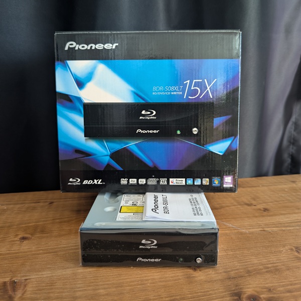 Pioneer BDR-S08XLT optical drive with its retail box