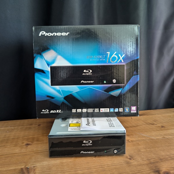 Pioneer BDR-S09XLT optical drive with its retail box